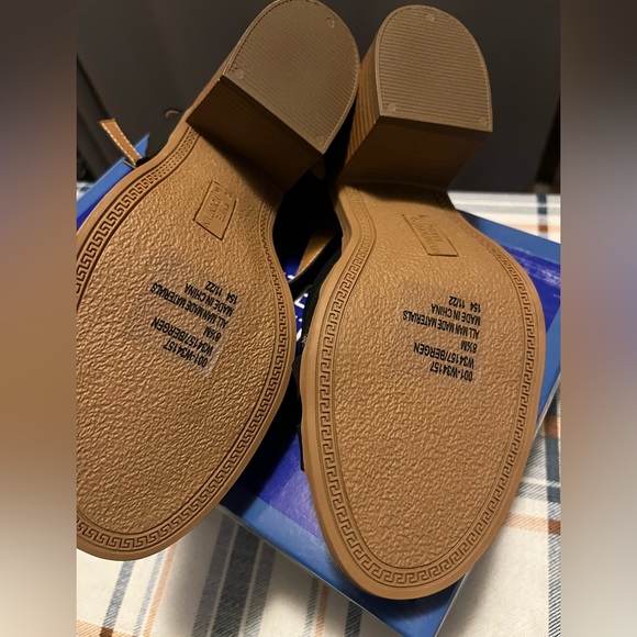 Bergen Sandal from White Mountain Black Size 8.5. Received from shipping error - Picture 4 of 7